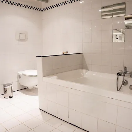 Holiday home Belle Maison Avec Piscine Chauffee Pour 6 Saint-Leon-sur-Vezere